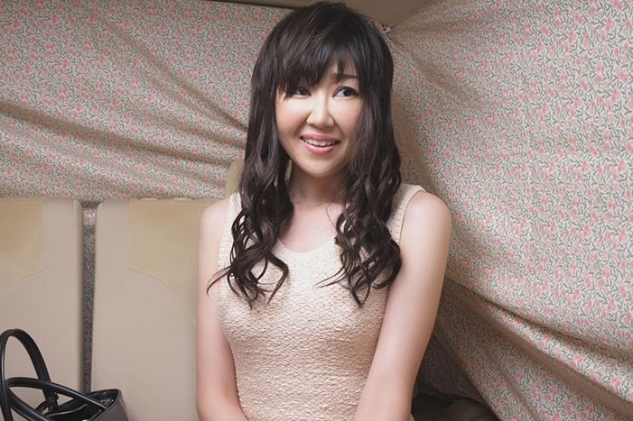 街で捕まえた素人妻が謝礼に釣られて服を脱ぐ！『旦那より良い…♡』エロい下着で何度もアクメする裏切りの不倫交尾！