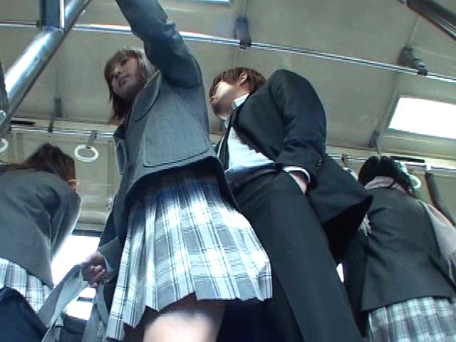 制服女子校生が通学バスで勃起したチ〇コをお尻にこすり付けられて発情してしまい膣内にザーメンを求めちゃうｗｗｗ