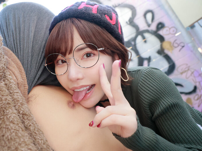 【深田えいみｘ鬼シゴキ】街でナンパした男を拘束してチ〇ポ弄りはじめ激しいシゴキで潮まで吹かされるｗ