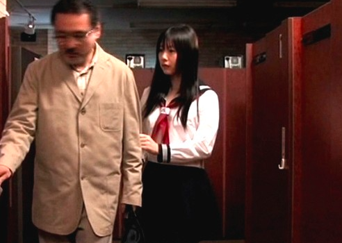 【セーラー服JK×無理やりフェラ】拘束したロリ少女にバイブを突っ込んじゃう！正常位で繋がりガンガン突き上げてやるｗ