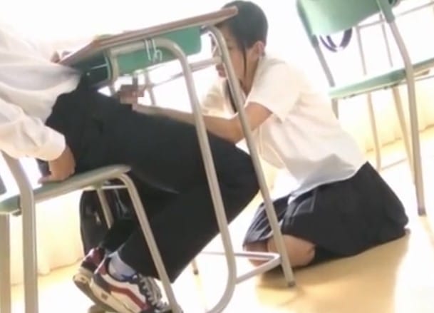 【ご奉仕×JK】清楚な顔しておチンポ大好き女子高生が男子生徒の肉棒を次々と手コキフェラで大量精子ガチ搾取！