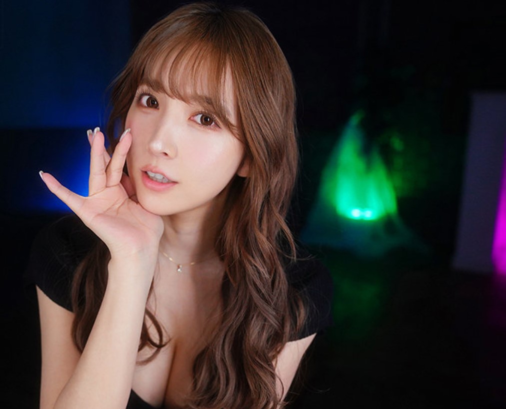【三上悠亜ｘ淫語責め】お姉さんがディルド舐めながらエロい言葉連発し図書室ではこっそりお口で抜いてあげる！