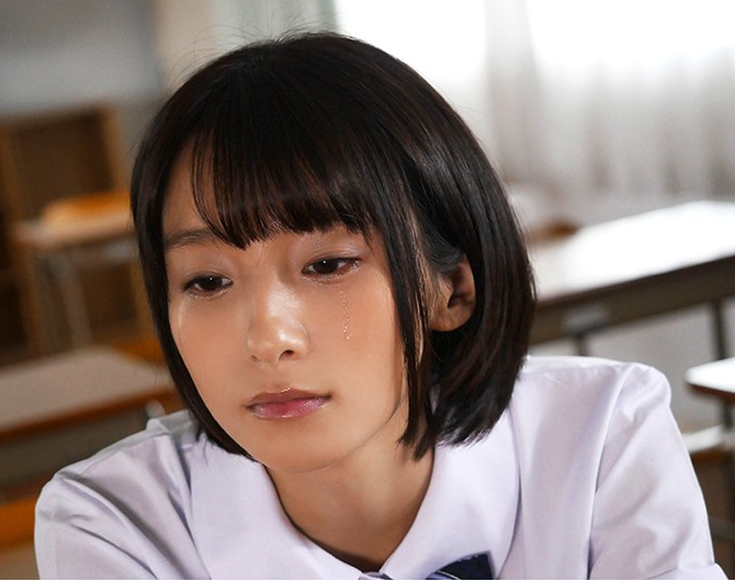＜吉良りんｘ陰湿凌辱＞制服フェチのオヤジ教師の凌辱動画により他のオヤジたちも性欲満たすため好き放題肉体貪る！