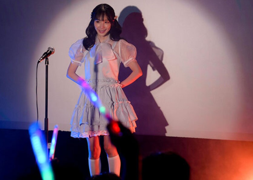 完全無敵のアイドルだって権力の前では無力！『あぐっ♡あぐっ♡』マイクの代わりにチ●ポを握りファンの希望を打ち砕く！