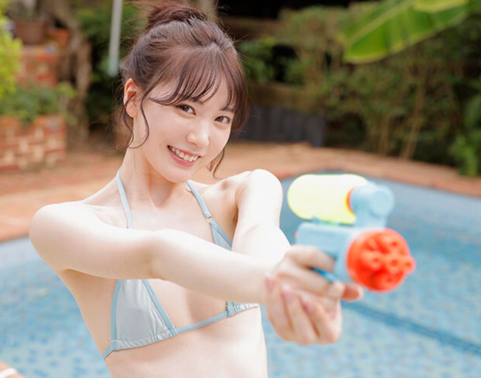 モチモチで白く透き通るような肌が若さの証！『恥ずかしいよ…♡』爽やかなエロと美少女の水着姿を堪能する！