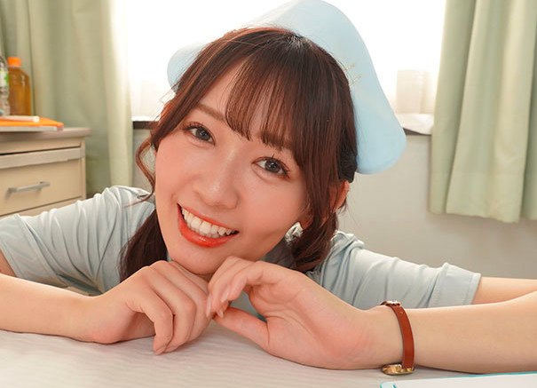 【美人ナース×フェラ抜き】「気持ちいい？」と尋ねながら患者のサオを舐め上げる！カチカチの他人棒を下のお口で咥えちゃうｗ