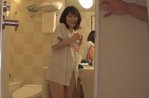 【淫乱美少女×口内発射】バックで繋がり自分からお尻を突き上げちゃう！「ヤバイ、ヤバイ」と叫んで狂ってしまうｗ