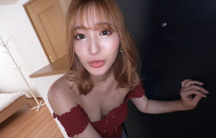 妹が不在中に訪れた部屋にいた姉が興味津々で密着し抵抗できぬままチ〇ポ弄られ馬乗り交尾でイカサレてしまう！