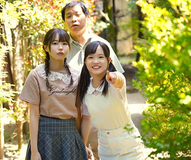 【Wプリ尻×ロリっ子淫女】おっさんを誑かす美少女２人組ｗｗ顔からは想像も出来ない変態テクでおチンポしごいちゃう♪