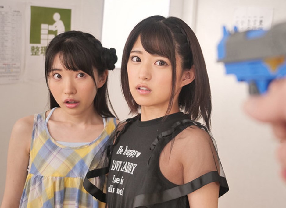 【Wロリ娘×ハーレム状態】乳首を吸われながら手コキされ気持ち良すぎる！アナルを舐められると我慢できないｗ