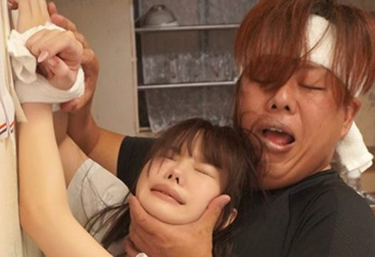 【ガチハメ×スレンダー美少女】巨漢男に無理やり犯され！貧に乳ベロ舐め腰が砕けるほどのガン突きピストン攻めで悶絶！
