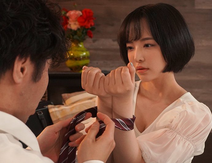 固い雰囲気なお姉さんは責められ好きの変態だった！手を拘束させ無理そうな要望にも応えてくれるヤバメなセフレ‼