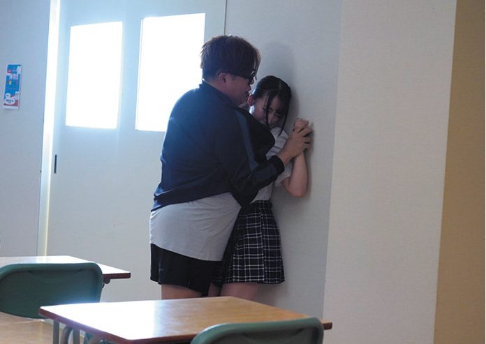 体育教師に逃げ出すこともできず無理やり凌辱され写真をネタに毎日スレンダーな肉体を犯され続けられる！