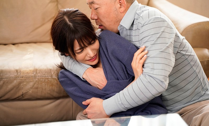 普段から目に余る行動をする義父に自慰行為覗かれて欲求不満と思われ無理やり辱めを受けてしまう！