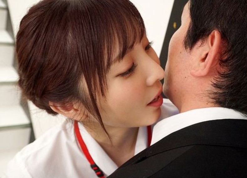 【逆NTR×女性社員】「もう我慢出来ないんでしょ？♡”」耳元で淫語囁き男性を誘惑する美人OLのスゴ抜きフェラがヤバいｗｗ