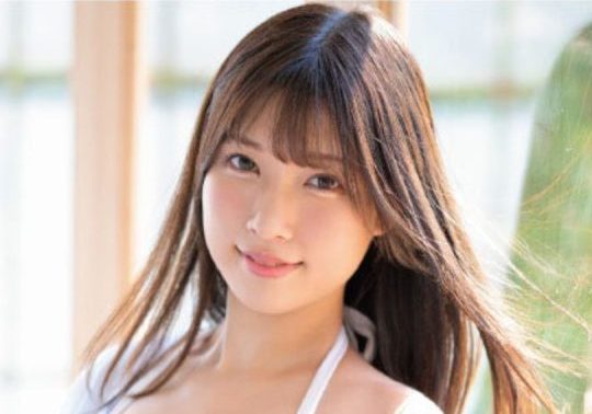 【AV初出演】顔は童顔！身体はむっちり！男評価抜群すぎる美少女が衝撃デビュー！照れながらかわいいマ●コを露わにする！