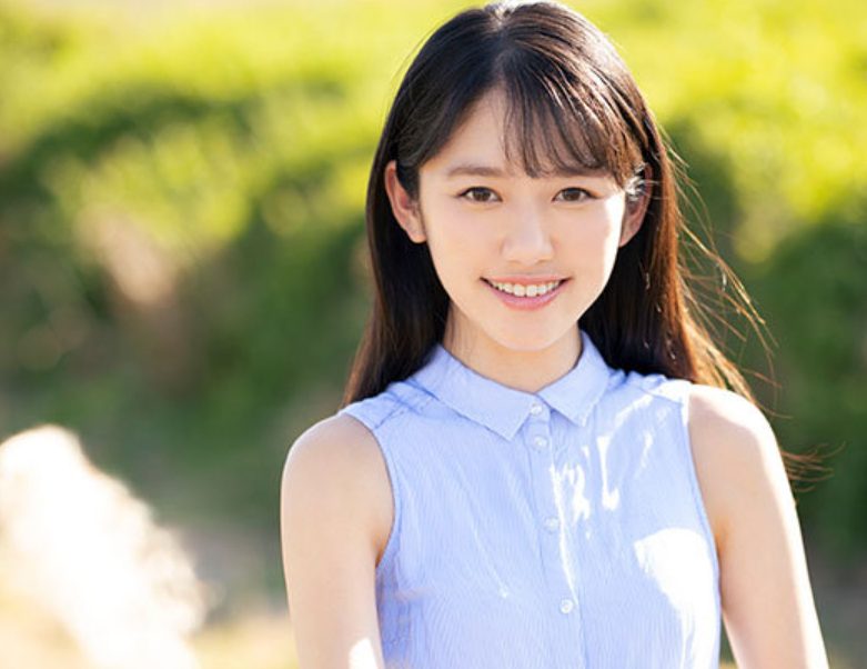 清楚系の美少女だけど実は超絶淫乱ｗスレンダーな裸体くねらせ肉棒責めに何度も感じて喘ぎ声漏らしながらイク！