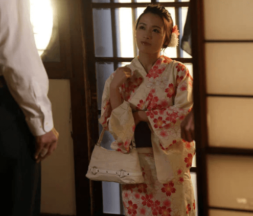 大人の女性になった幼馴染の悪戯な誘いに身を任せてエロテク駆使され激しい腰振りに快楽へと導かれる！