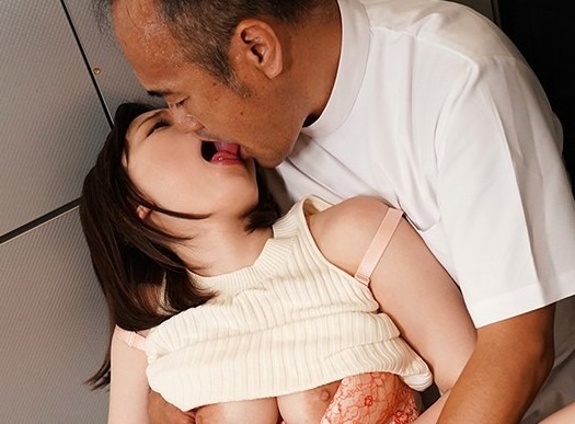 淡白なSEXに不満な妻が義父の激しい愛撫とピストンに快楽を感じ夫との営みの後は毎回義父との性交繰り返す！