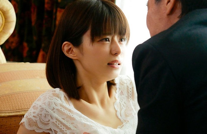 夫の左遷を匂わす言動に狼狽する人妻が抗うこともできず好き放題体弄られ後ろめたさ感じつつ他人棒にイカされる！