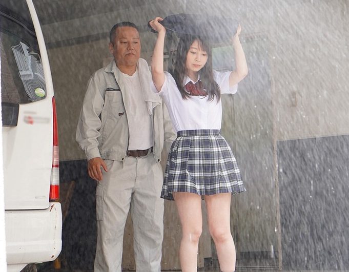 大雨でずぶ濡れでスケスケの制服姿の巨乳女子校生が陰湿な変態ストーカおじに目をつけられて無理矢理犯されちゃうｗｗｗ
