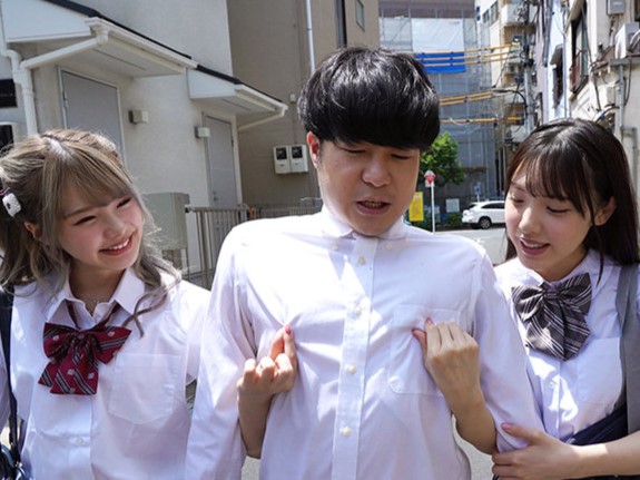 【松本いちか×白桃はな】制服美少女2人に挟み撃ちで痴女られ猛烈な乳首責めに！逆3Pハーレムという最高のシチュエーション♡