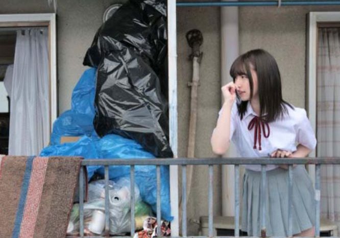 悪臭漂う部屋に住むオヤジに文句を言ったせいで逆上され強制凌辱！激しい抜かずの性交でイカされまくるJK！