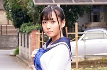 電車内で痴漢男たちに囲まれ体弄られまくったJKが興奮おさまらない男たちにトイレに連れ込まれ肉棒の餌食にされる！