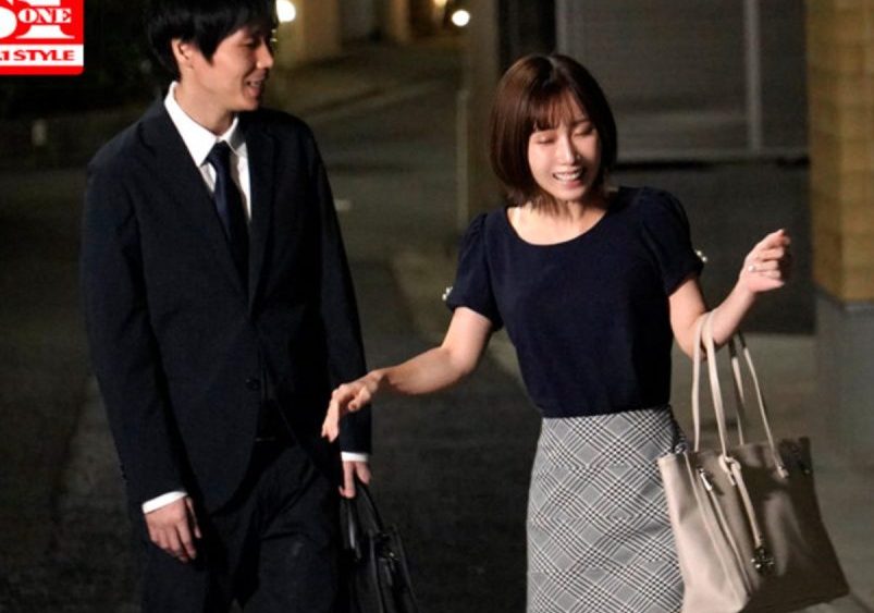 婚期を逃したお局BBA先輩を抱いた末路！『逃がさないよ♡』欲求不満なマ●コは獣のように快楽を求めオフィスだって構わないｗ