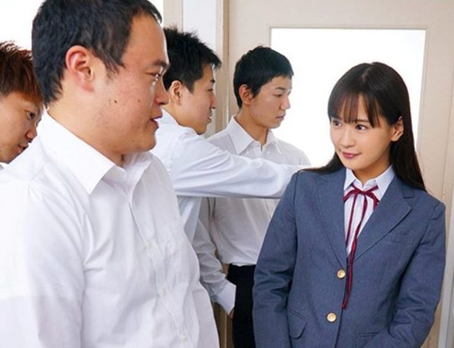 陰キャを助けてしまったがばっかりにＤＱＮに目をつけられてしまった貧乳美少女が無理やり犯されちゃうｗｗｗ