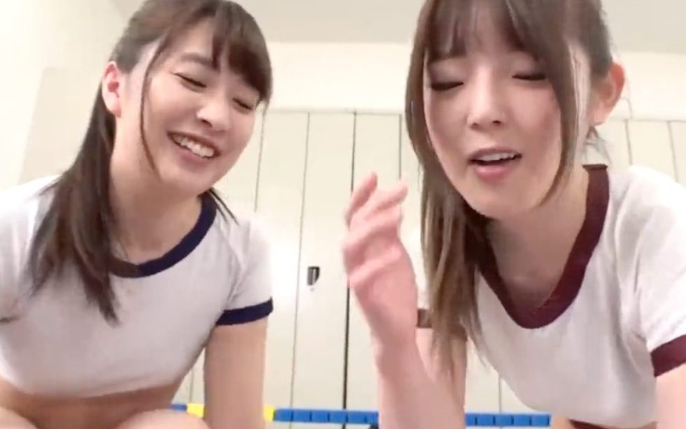 【ガチシゴキ×W痴女】体操服姿のお姉さんが興味津々でおチンポベロ舐めｗ濃厚フェラでおチンポしごいて精子搾取！