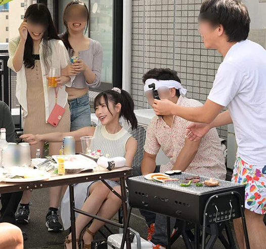 邪魔な彼氏がいないのを良いことに飲ませまくって泥酔する女子大生！『んっ…♡』眠っていようがお構いなしにチ●ポ激ハメｗ
