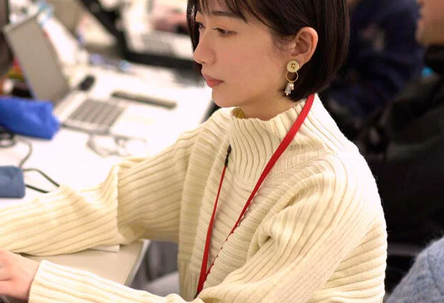 SODで働く若手女性社員がAVで初の生ハメｗ複数男性の肉棒にオマンコ突かれてスレンダーな裸体を震わせガチ昇天！