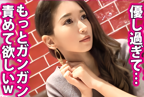 淫乱主婦は普通のSEXでは満足できずにナンパ相手に快楽おねだり！『あぁっ♡もっとしてぇ♡』自宅へ招きキッチンで豪快不倫！