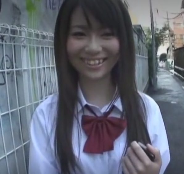【連れ込み×制服ギャル】行きつけの店に誘って店員にバレないように互い陰部イチャイチャし始めるこっそりクンニｗｗ
