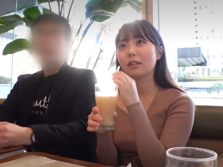 【淫乱お姉さん×手マンに濡れる】他人棒をしゃぶりながらマン汁溢れさせちゃう！駅弁ファックで突き上げられ狂ってしまうｗ