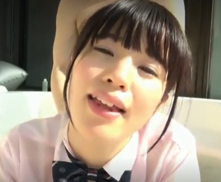 【バックハメ×JK】着衣のままプールの中でピチャピチャ音立てピストン攻め！愛汁マンコから垂れ流しながらガチイキ！