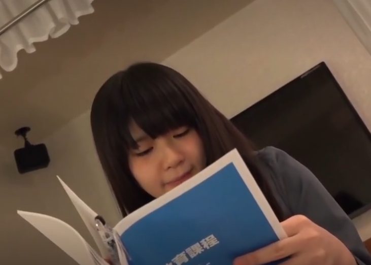 JKがエロテクメモしながら実演しちゃう！清楚な顔してフェラ顔はマジでエロ過ぎるビッチフェイス晒してジュボ抜き！