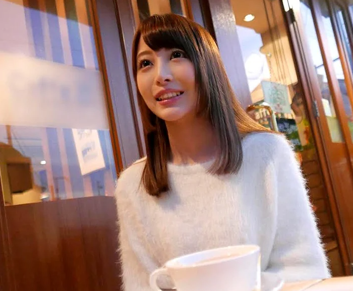 おっとりとした見た目のJDが男優の責めに恥ずかしそうに声を漏らし交尾が始まると変貌しメス顔晒して喘ぎまくる！