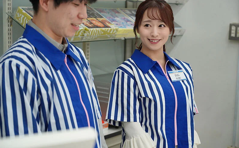 旦那とのすれ違いが続き不満が溜まる美熟女妻がパート先のバイト君の優しさに触れ溝を埋めるための不倫交尾してしまう！