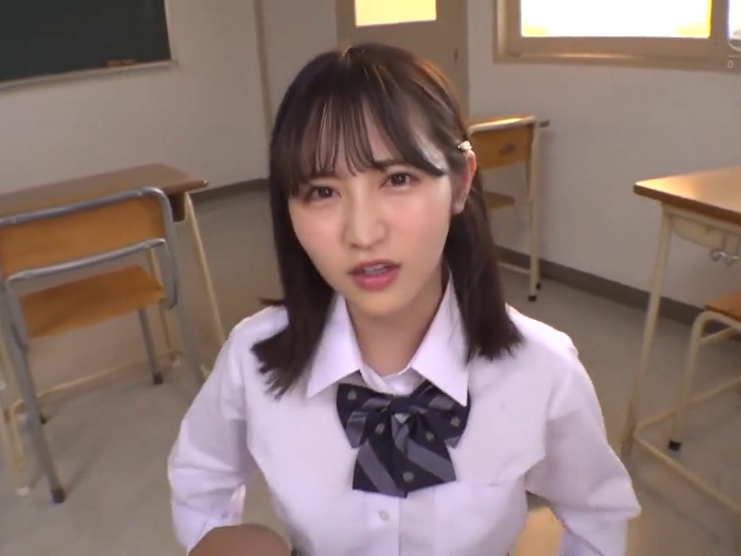 【スク水美少女×手マン責め】体操着姿で足コキされてもうイキそう！我慢できずブルマにザーメンぶっかけちゃうｗ