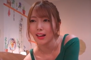 【淫乱お姉さん×お口抜き】エロい手つきで他人棒をしごきビンビンにしちゃう！バックて繋がり背中を反り返して感じてしまうｗ