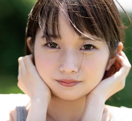 小柄で華奢な美少女が目隠しされて感度絶頂！パイパンマンコをズラシ手マンで膣奥までグジョグジョにされて悶絶！