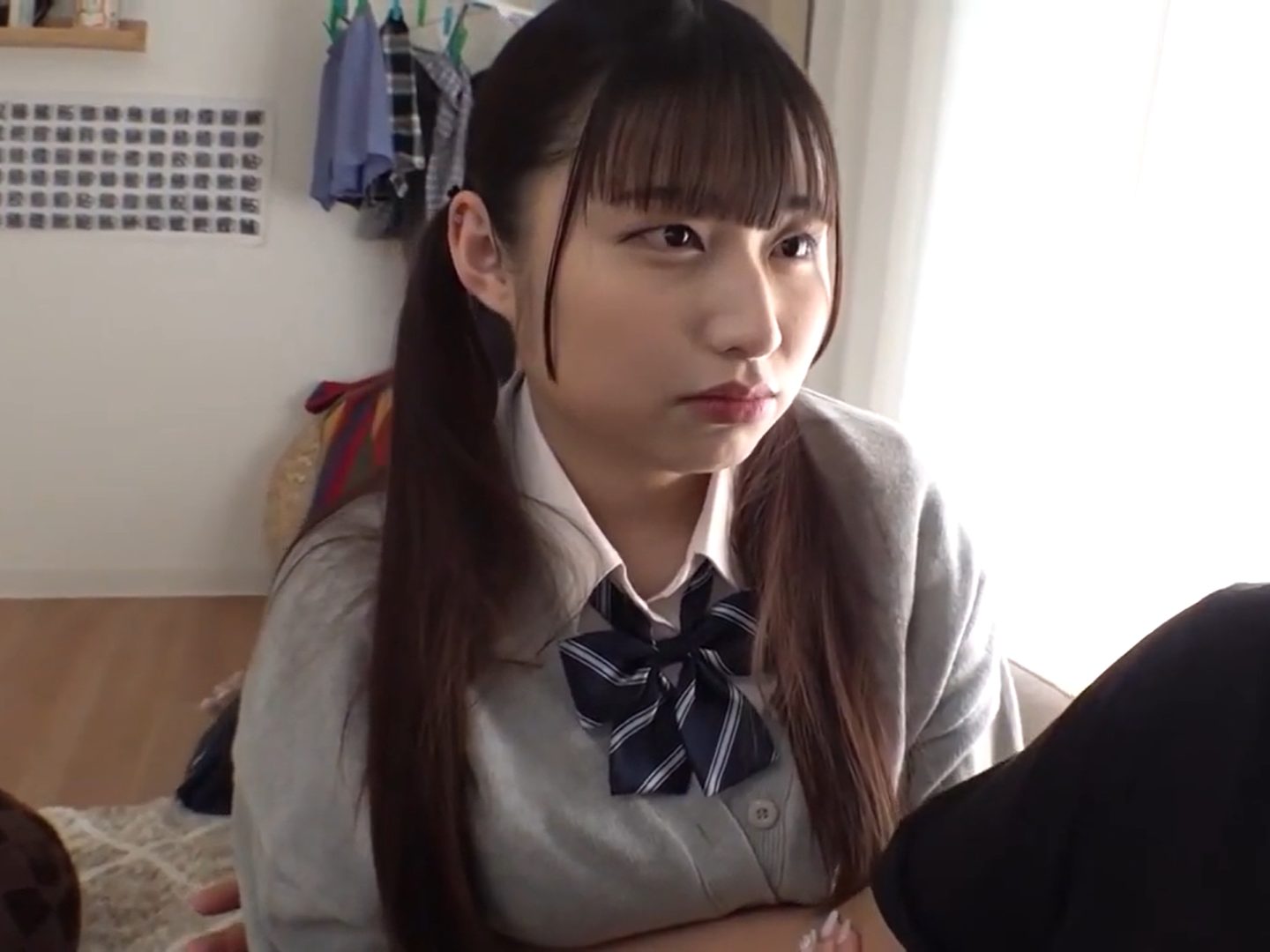 制服着てても爆乳がわかるダイナマイトボディなJKに誘惑されてイチャコラセックス♡ご奉仕もバッチリしてくれてアクメする！