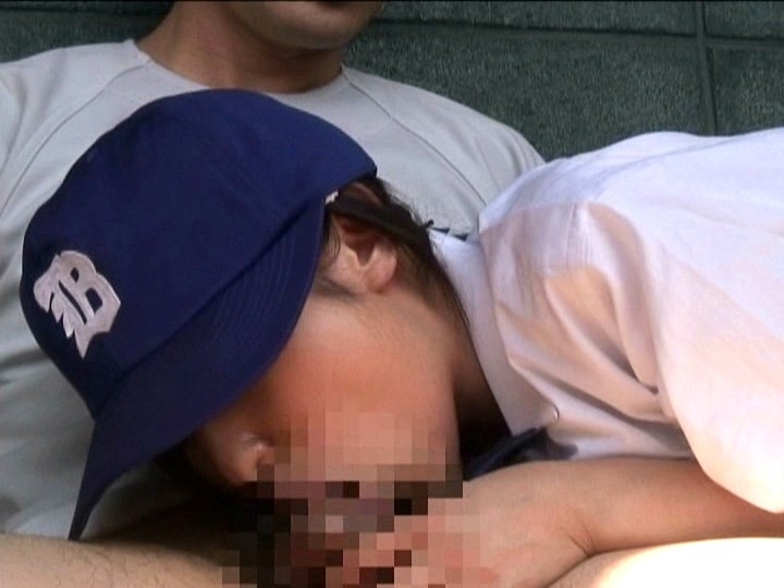 名門野球部の女子マネージャーが緊張をほぐすため勃起チ〇コをしゃぶってザーメンを搾り取っちゃう
