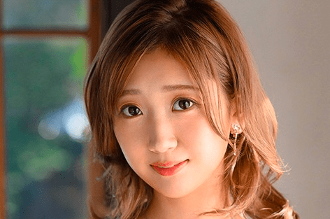 スケベな身体の元RQがエッチな衣装を身にまといAVデビュー！『あっ♡あんっ♡』美脚に魅せられた男達のチ●ポをアクメ！