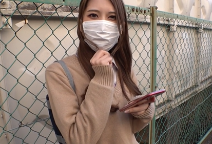 あまりにもそっけない態度にオヤジが暴走しゴム無しでハメまくりいつもと違う刺激にイキまくるJK！