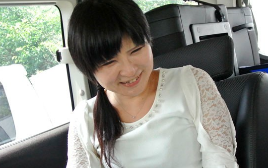 女盛りのお母さんに声をかけて口説いたらご無沙汰のせいか愛撫でエロ顔さらして他人棒の刺激に喘ぎまくる！