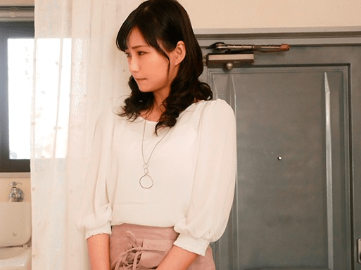 自慰行為を覗かれたと勘違いした欲求不満妻が肉体関係結ぶもオヤジのテクに翻弄され不貞の沼へ堕ちていく！