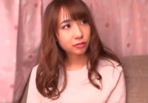 お金持ちの奥様を口説いてエロ質問開始！下着チェックから徐々に脱がしてアソコ刺激し他人棒受け入れてしまう！